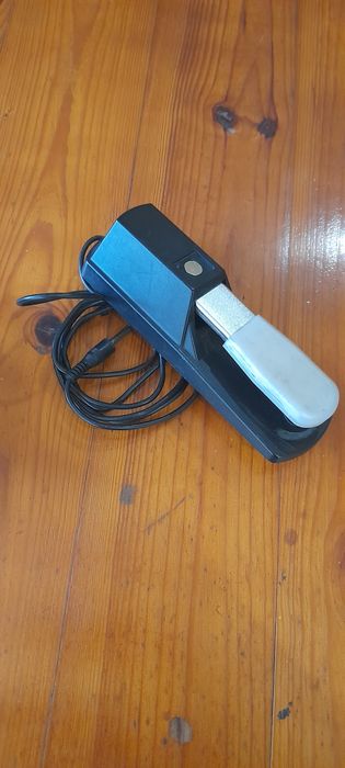 Продам педали Foot Switch.