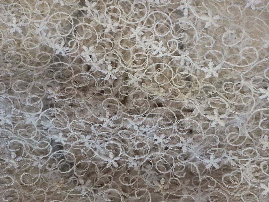 Тюль з люриксовою ниткою.