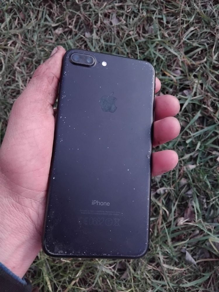 Продаю айфон 7+ плюс на 32 гб на запчасти