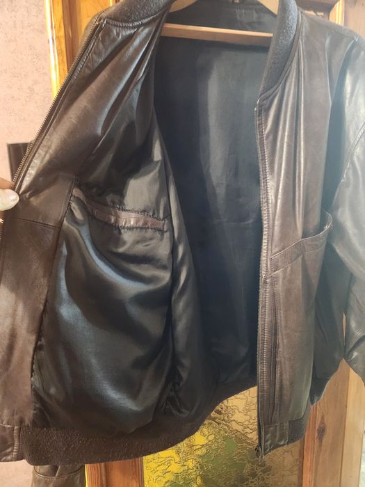 Продам кожаную куртку  большого 56 размера.