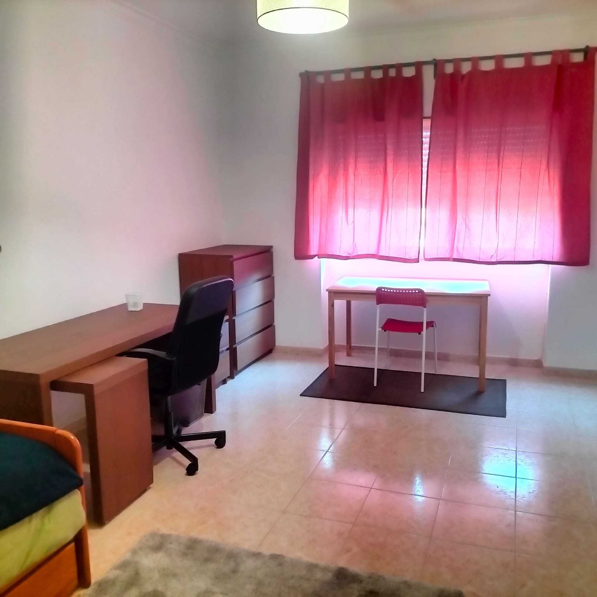 Quarto apenas para estudantes (Rapazes)
Monte da Caparica