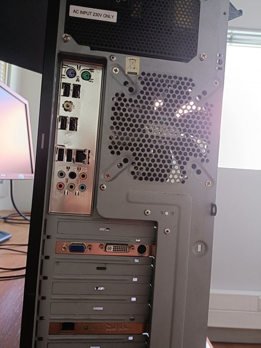 Caixa pc com fonte