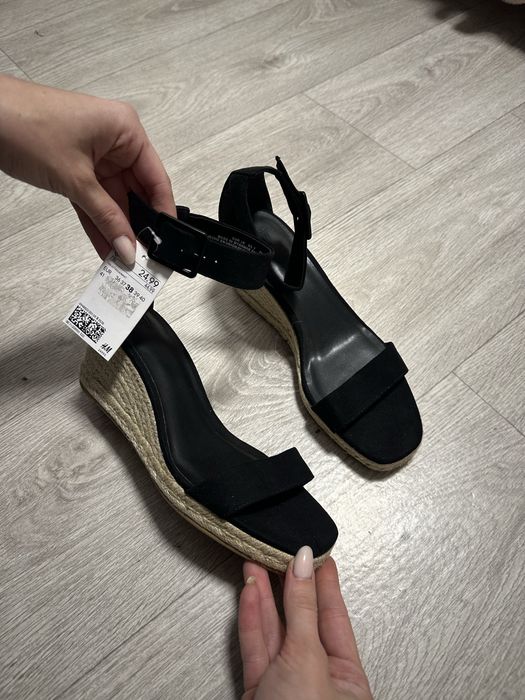 Нові босоніжки H&M