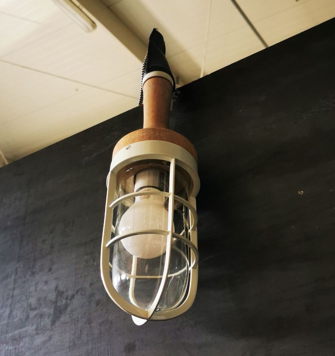 Stara ręczna lampa