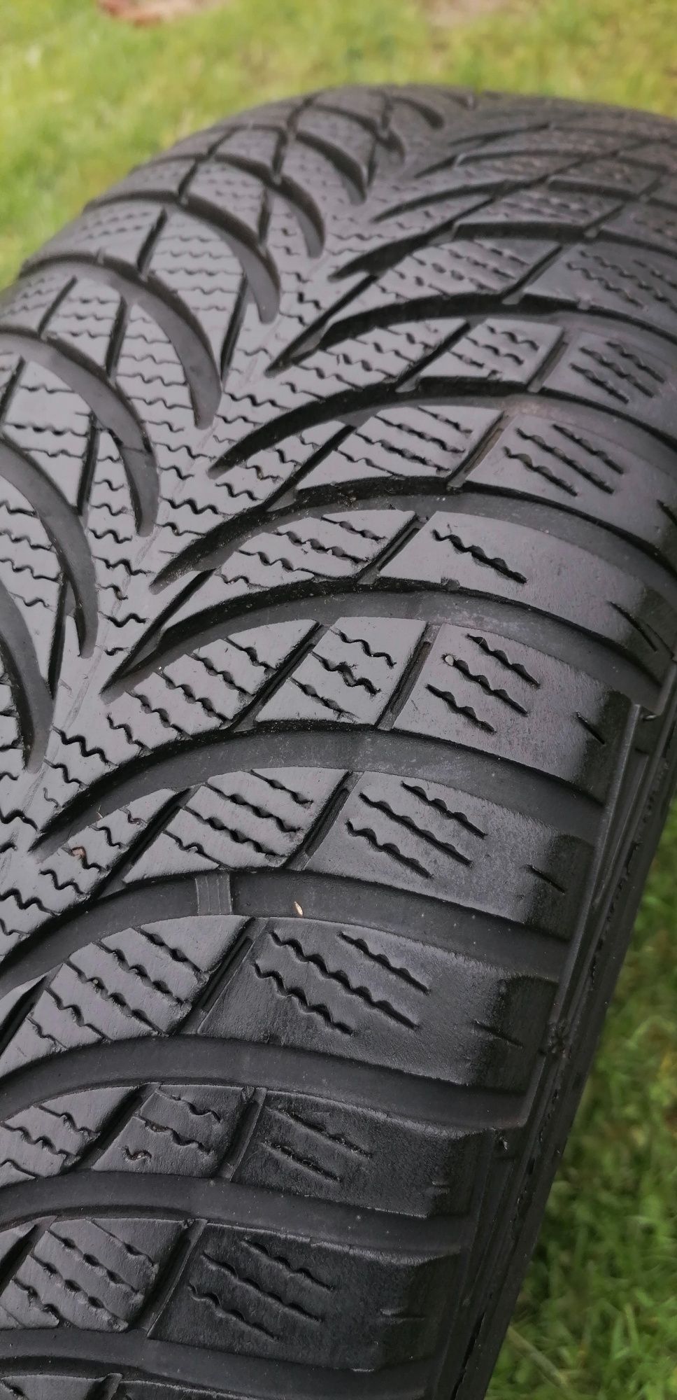 (Nr.50)Opona zimowa 205/65 R15 GOODYEAR Ultra Grip 7+