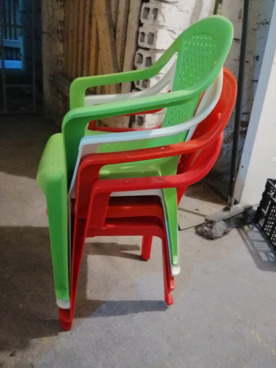 4 krzesełka dla dzieci
