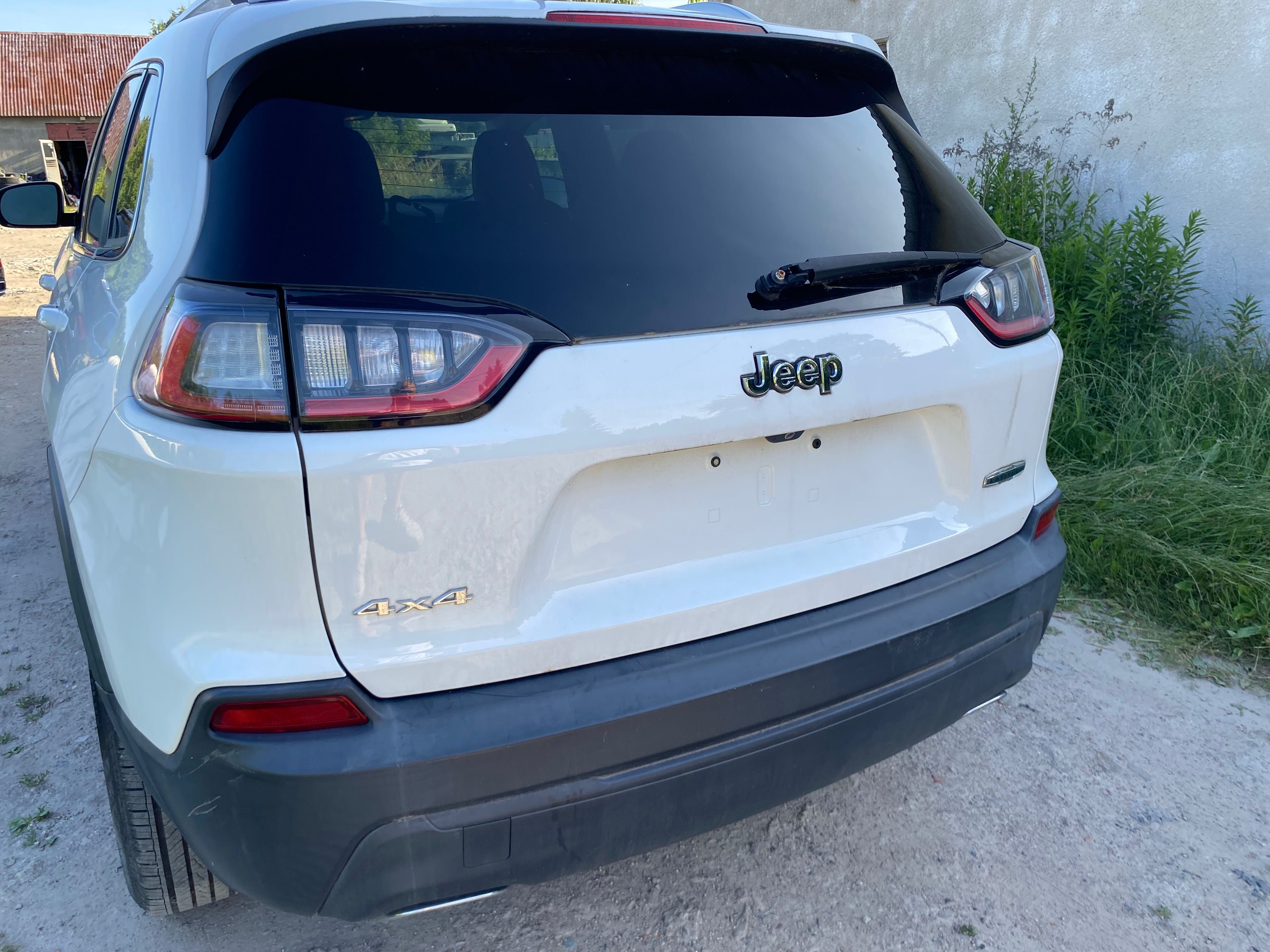 Jeep Cherokee Latitude Plus 2.0L benzyna 4x4 Since 1941
