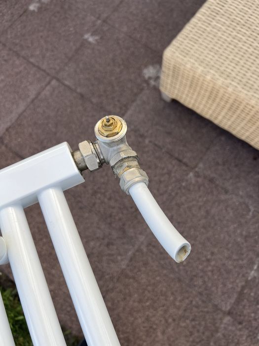 Grzejnik łazienkowy bialy 80x50