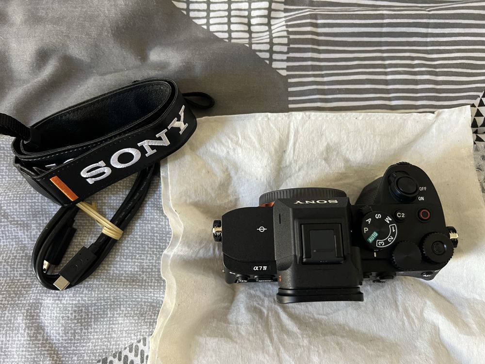Camera Sony a7 Mark IV / Objetiva SEL35F18F 35-18mm