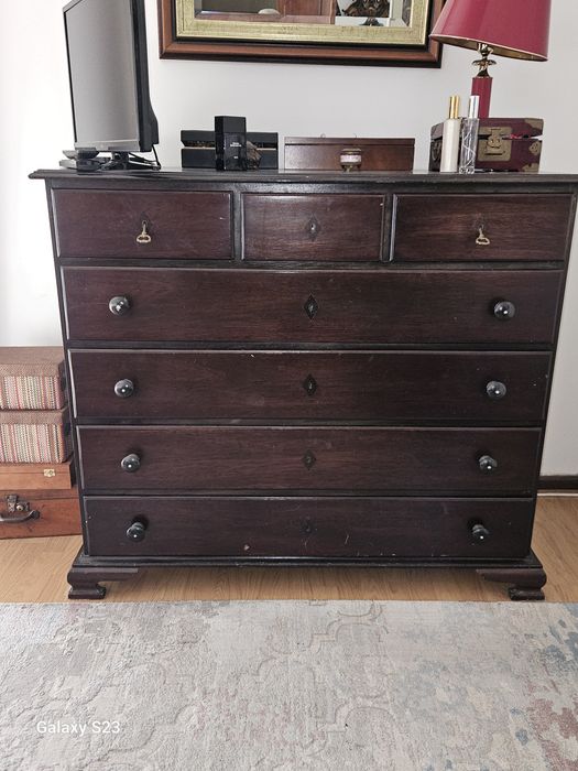 Comoda em madeira antiga com 120cm de comprimento e 52 de profundidade