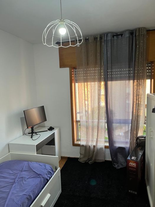 Arrendamento de Quarto para jovem estudante / senhora trabalhadora