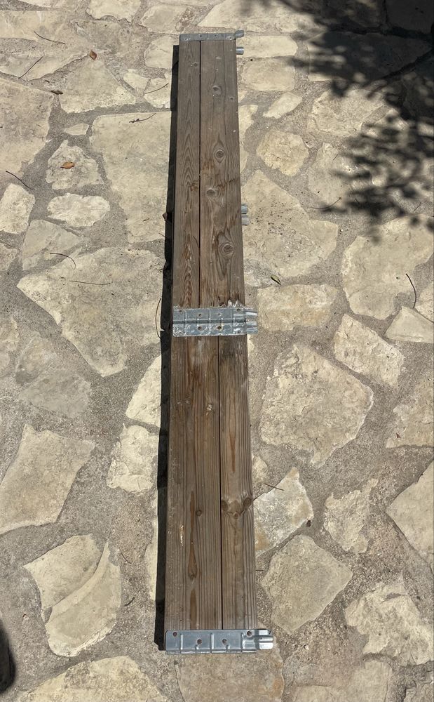 Colares de madeira (paleta, canteiro, arrumacao)