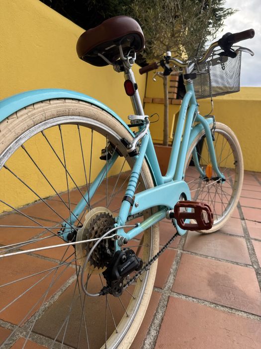 Bicicleta Roda 24 em Bom Estado, com Cesto. Elops 500