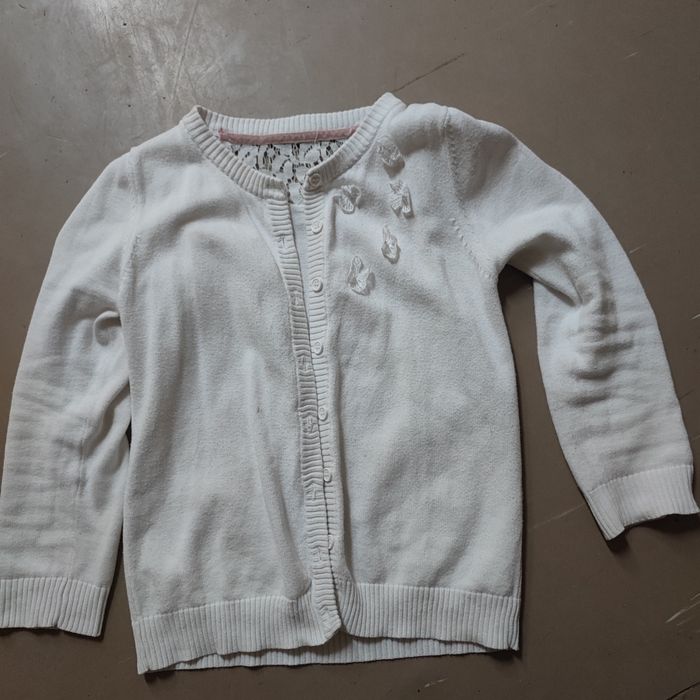 Sprzedam biały sweterek dla dziewczynki