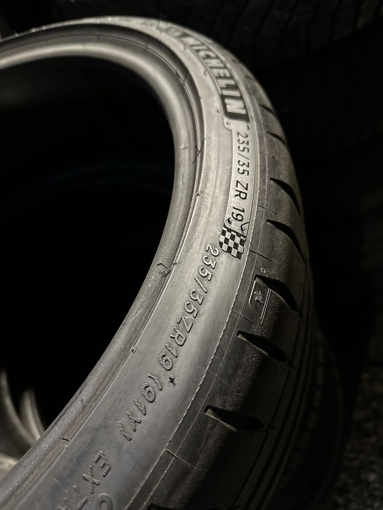 Резина 235/35/19 Michelin R19 комплект літо 90% залишок