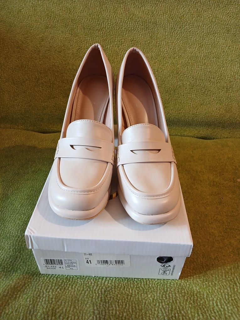 Beżowe buty na słupku rozmiar 40