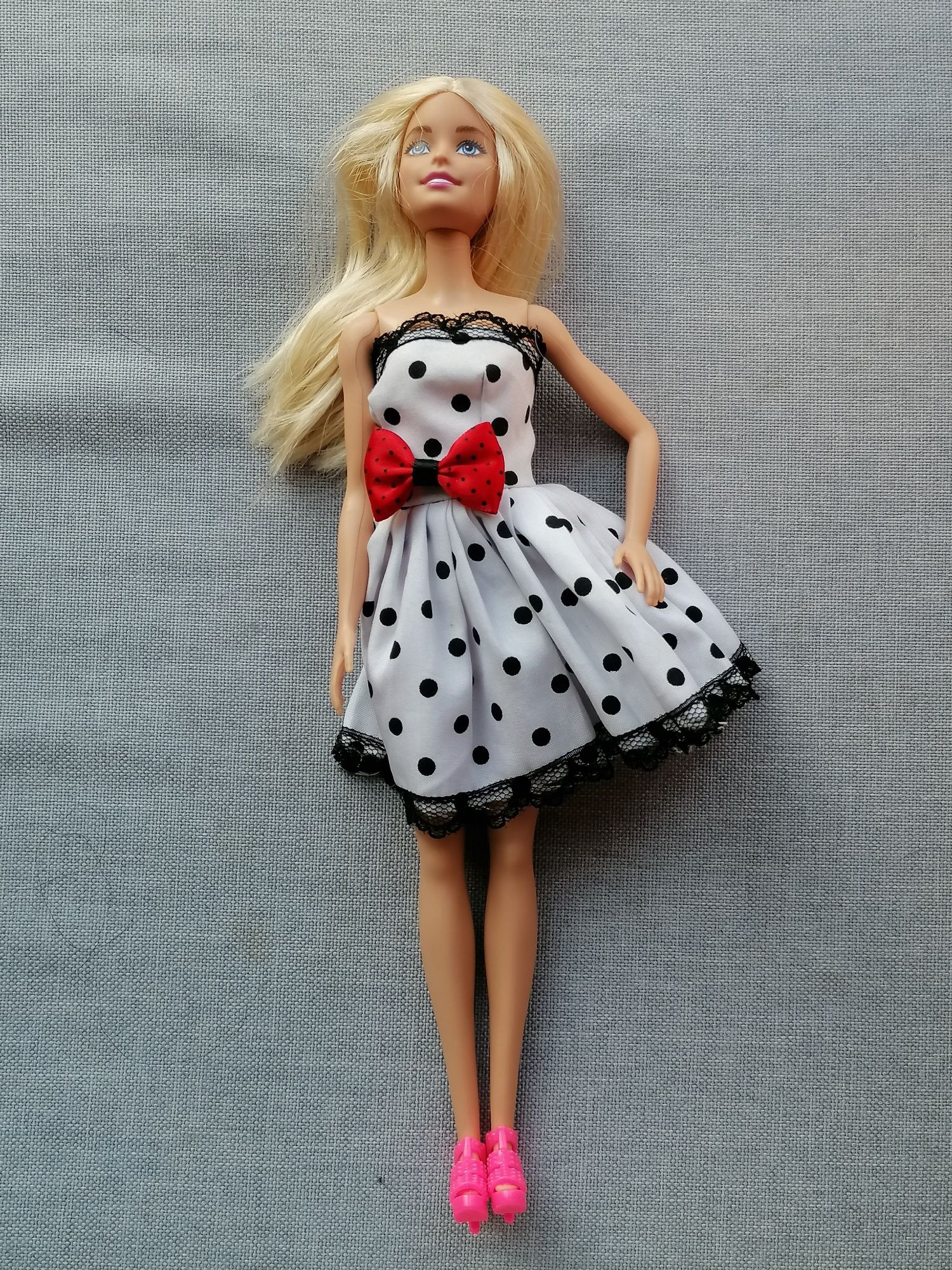 Boneca Barbie com vestido