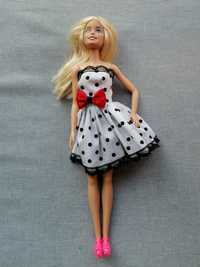 Boneca Barbie com vestido