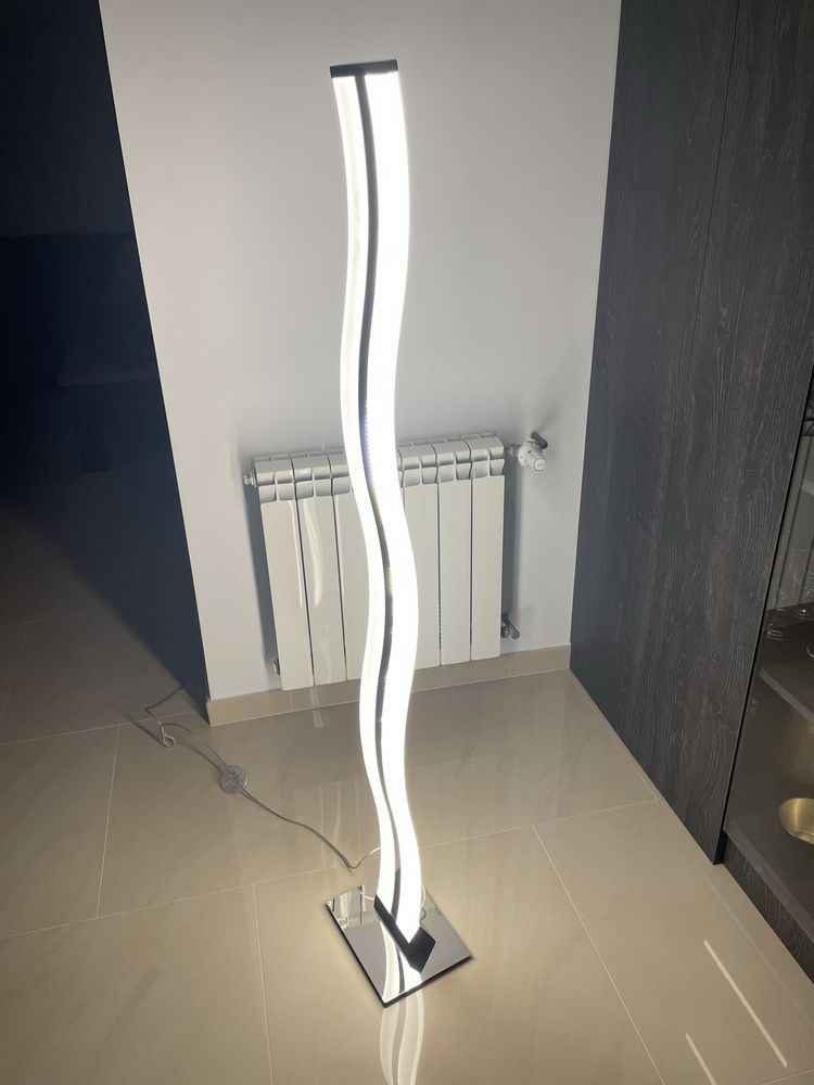 Lampa LED szklana stojąca