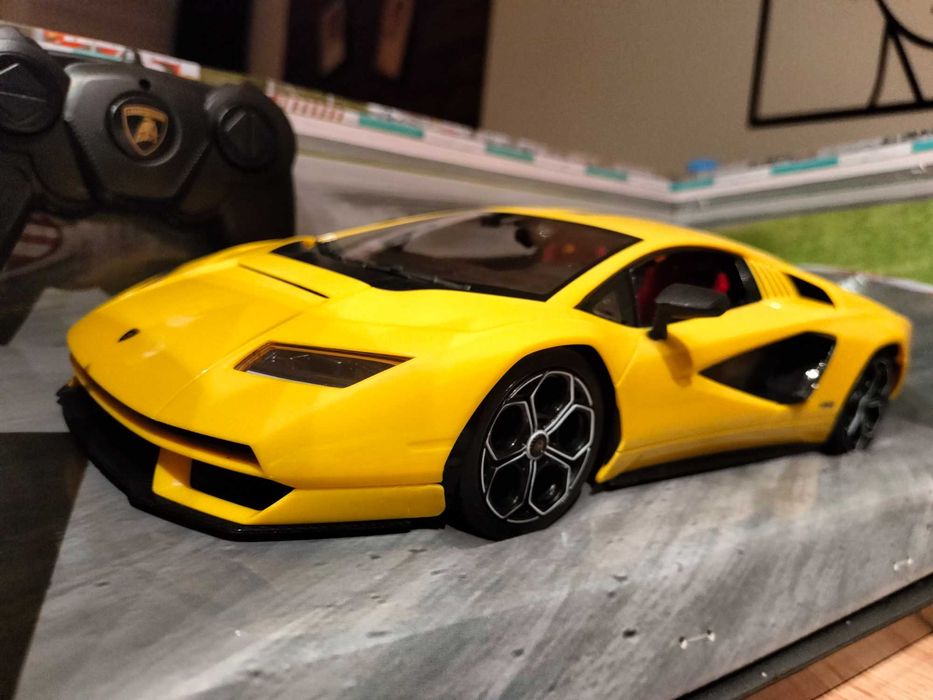 Lamborghini Countach LPI 800-4, model zdalnie sterowany, skala 1:16