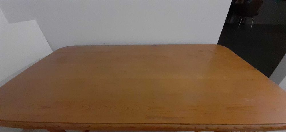 Mesa para cozinha ou sala em madeira