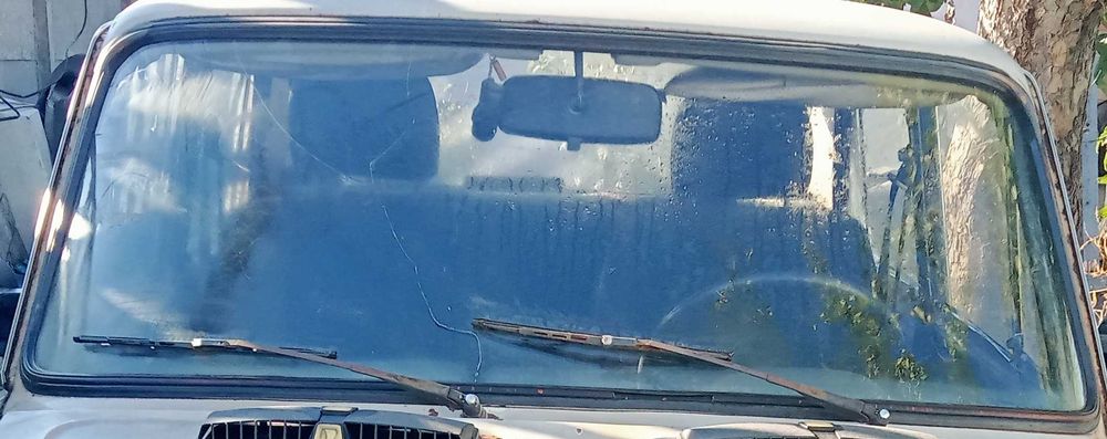 Заднее стекло ВАЗ 2101 - 2107 с уплотнителем . Б/У.