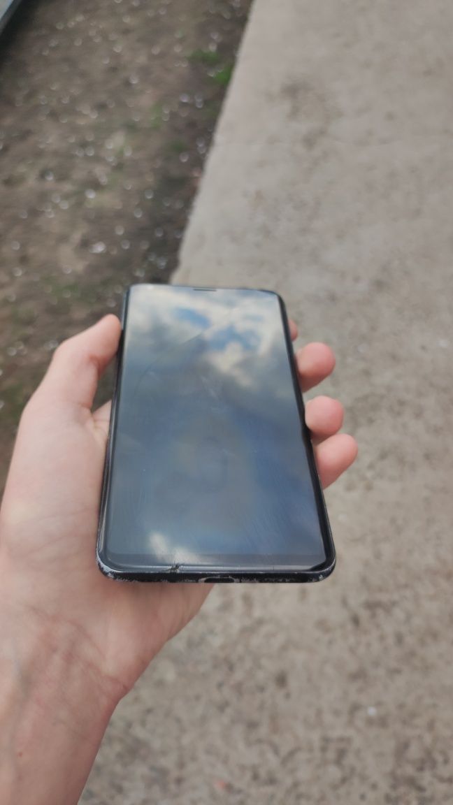Продаю телефон lg v30.  За дуже вигодну ціну lg v30.