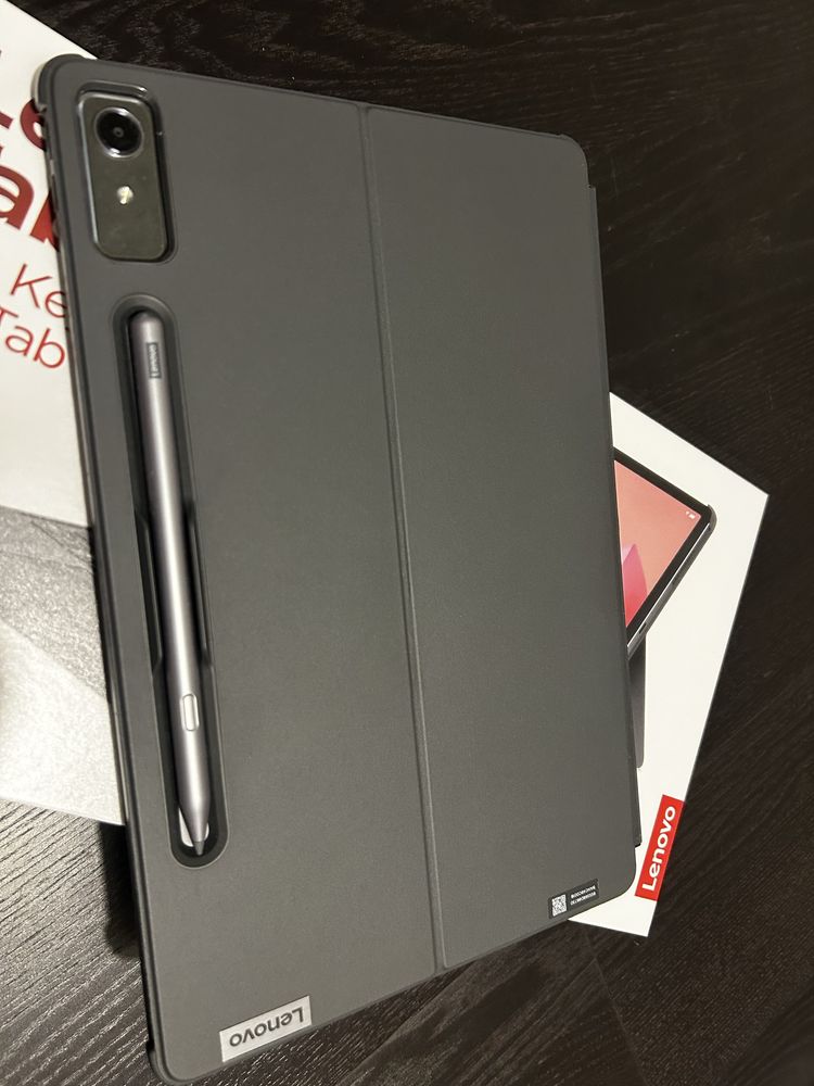 Lenovo tablet P12 com PEN + keyboard
