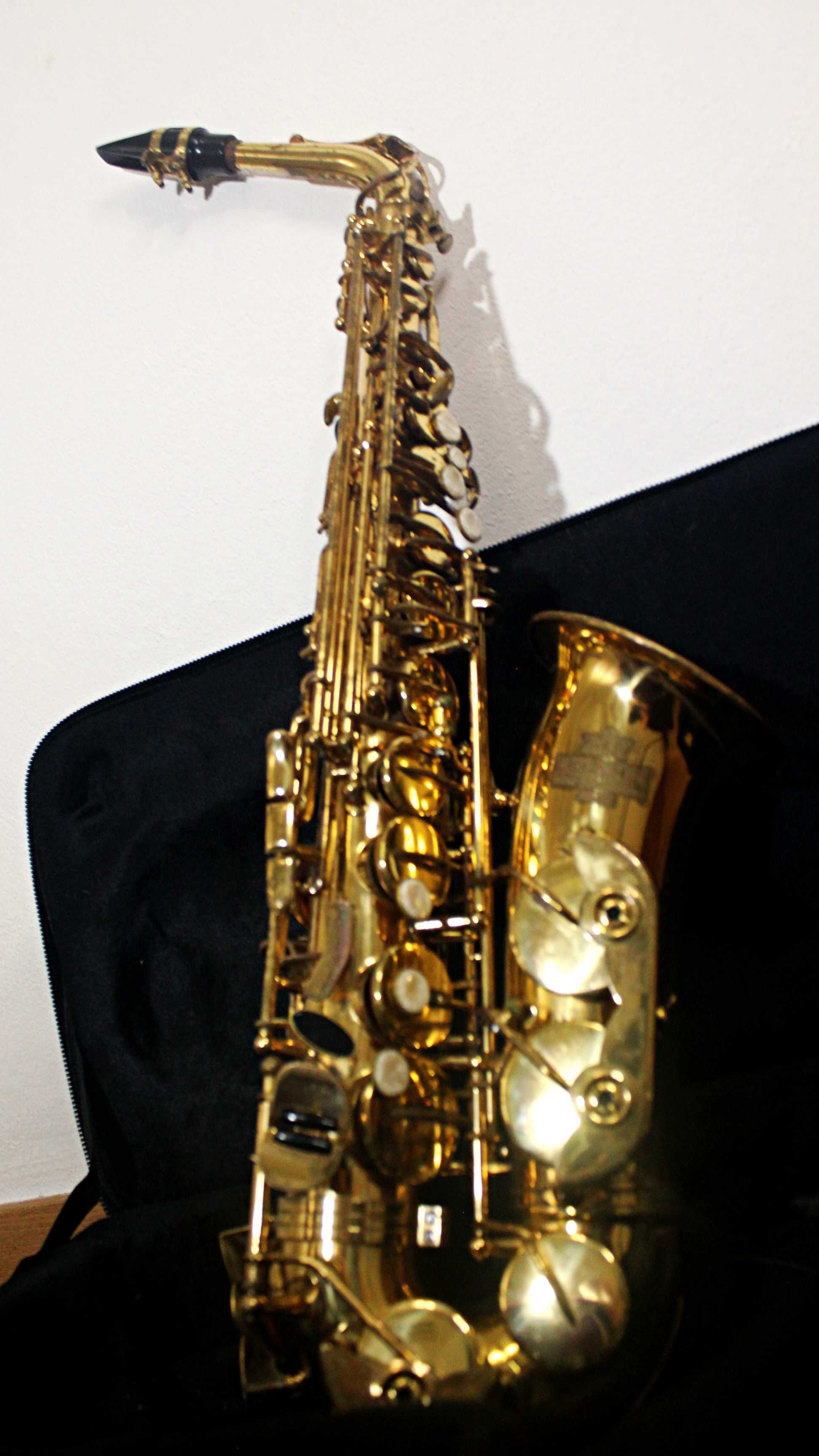 Saxofone alto Roy Benson !!