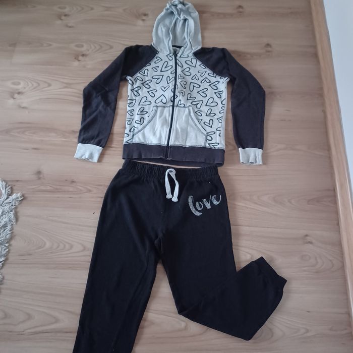 Dres dziewczęcy na 146 cm