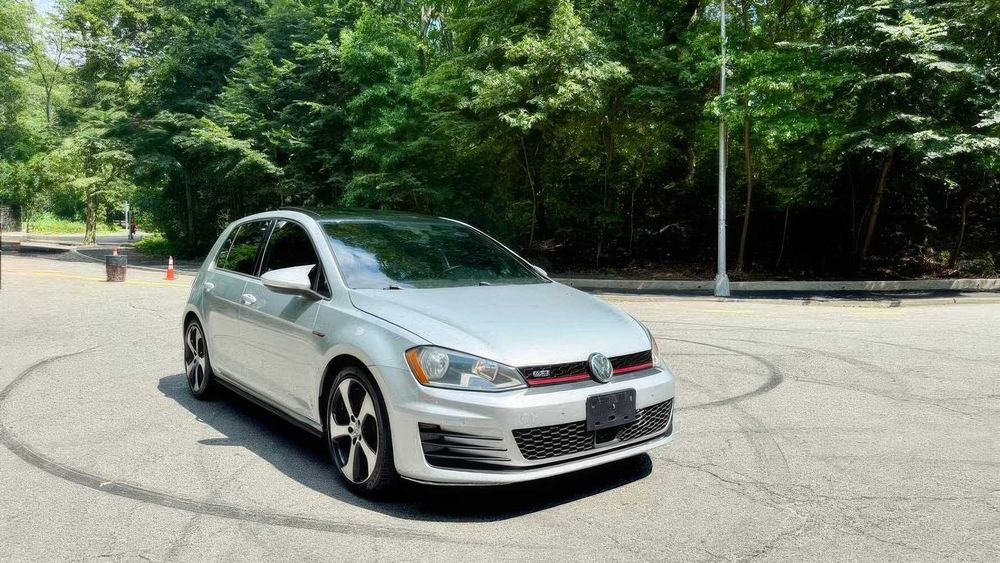 Volkswagen Golf GTI 2.0T S 4-Door      2015