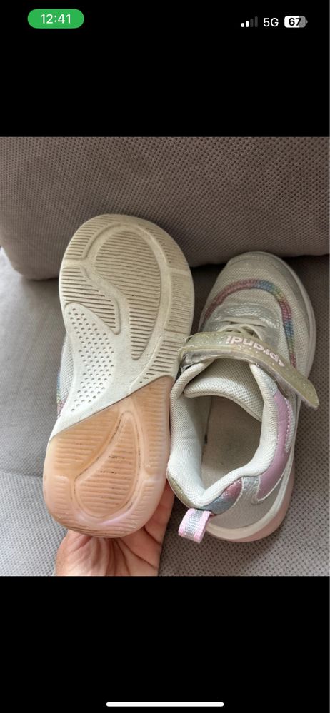 Sneakersy na rzepy z migającymi diodami Sprandi rozm. 33