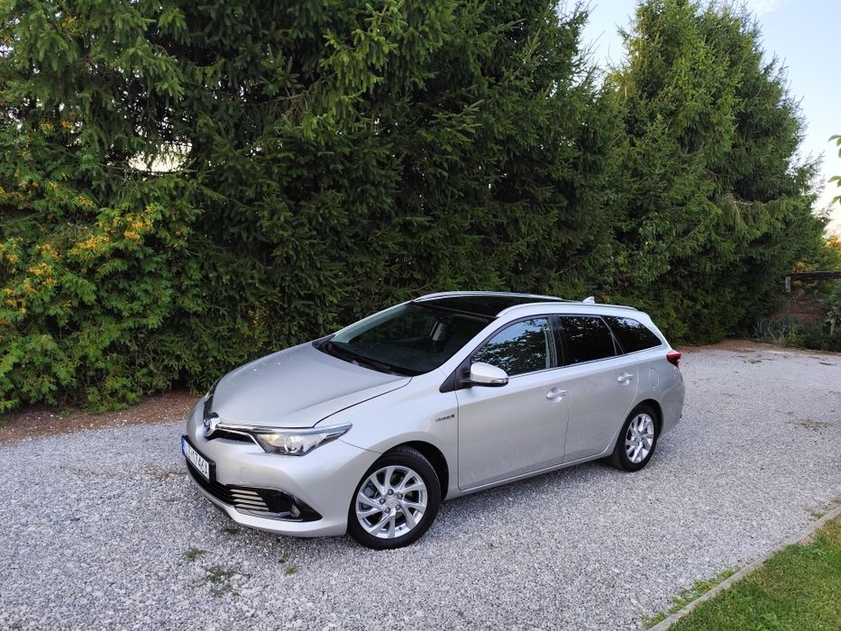Toyota auris 1.8hybryda, panorama, automat, kombi