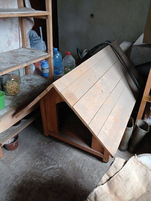 Буда для собаки дерев'яна