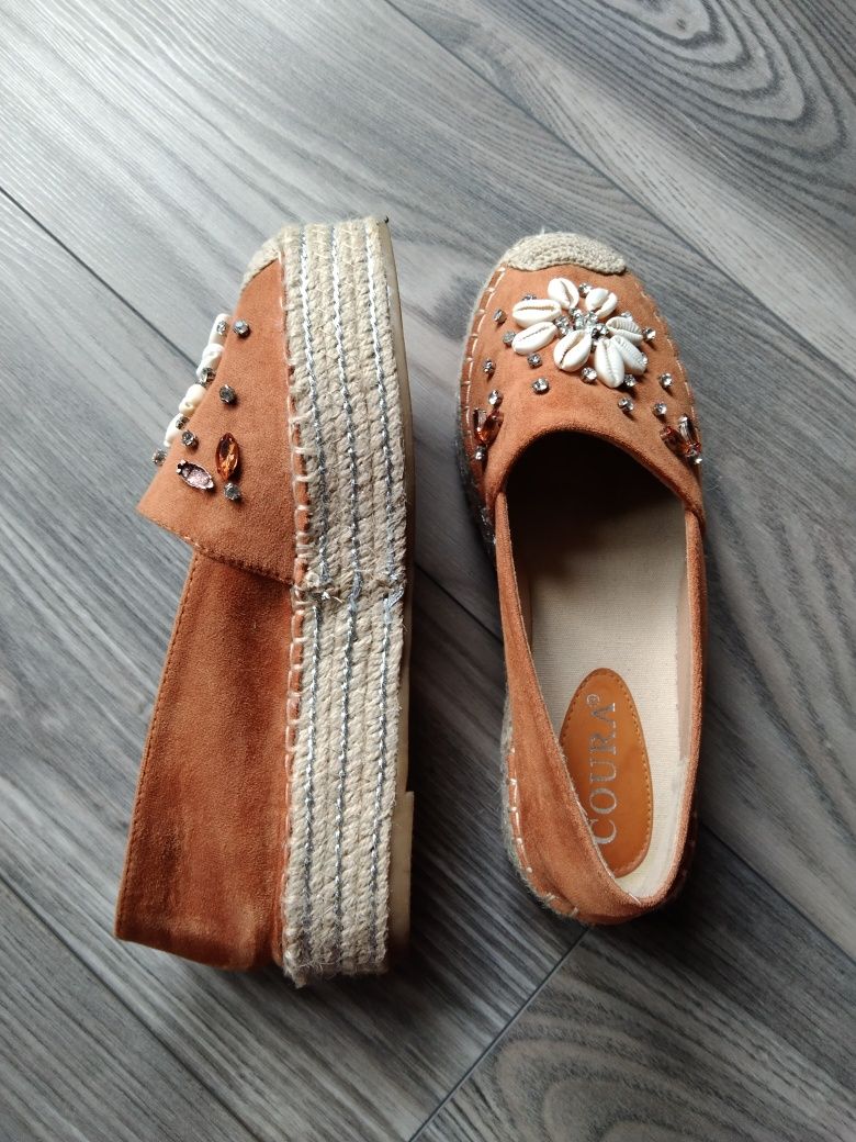 Espadryle beżowe jasno-brązowe kamienie ozdoby boho