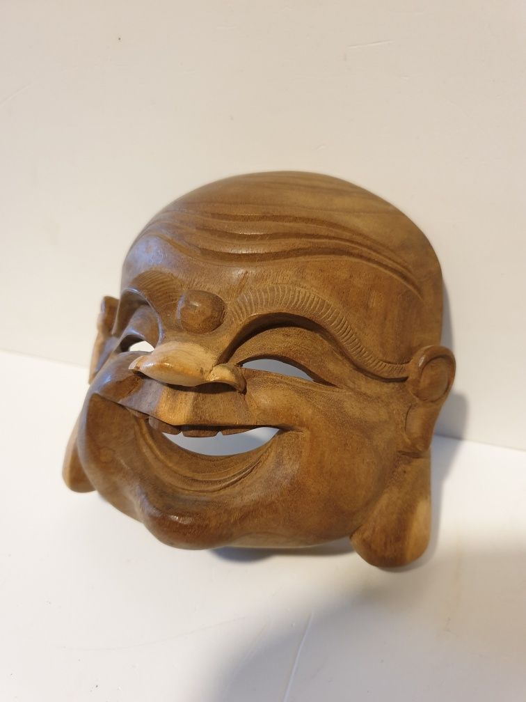 Antiga máscara de Happy Buda em madeira