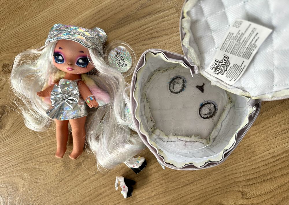 Na! Na! Na! Surprise Pom Doll Glam - Ari Prism