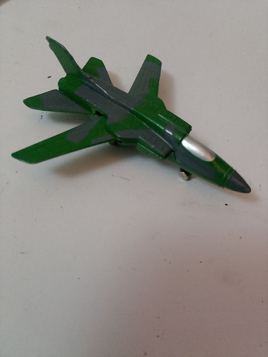 Avião militar TORNADO A161 asas móveis