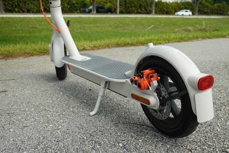 Електросамокат Electric Scooter 365+ APP (MiniRobot)Чорний /Білий|