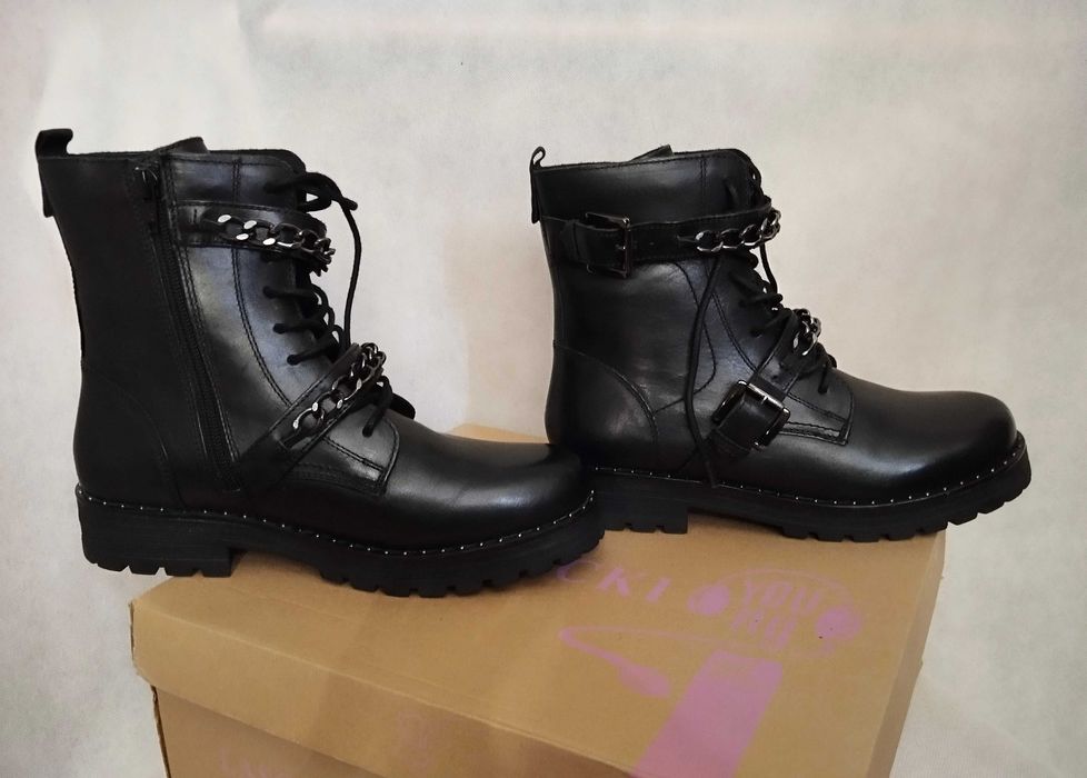 czarne workery łańcuchami skórzane botki Lasocki skóra naturalna 39 38