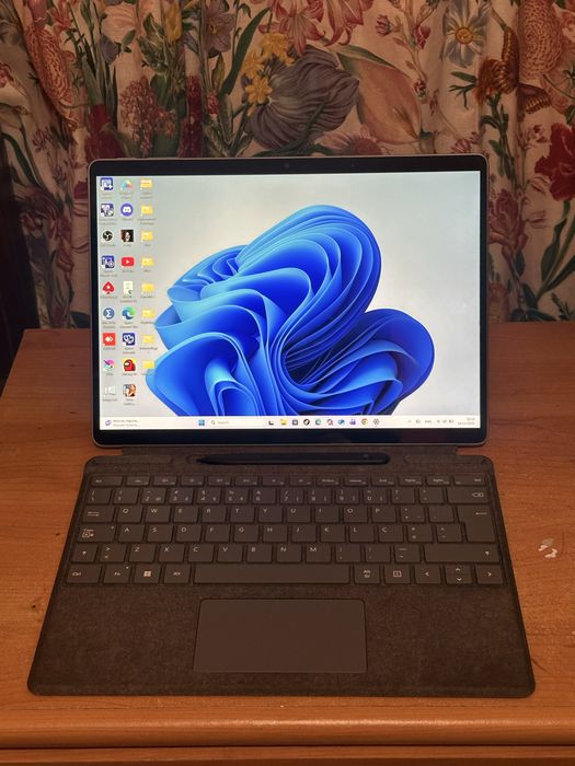 Microsoft Surface Pro 9 + Teclado + Caneta Surface | i5