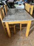 Mesa em cavalho com tampo em granito e 4 cadeiras