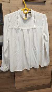 Biała damska bluzka ze zdobieniami