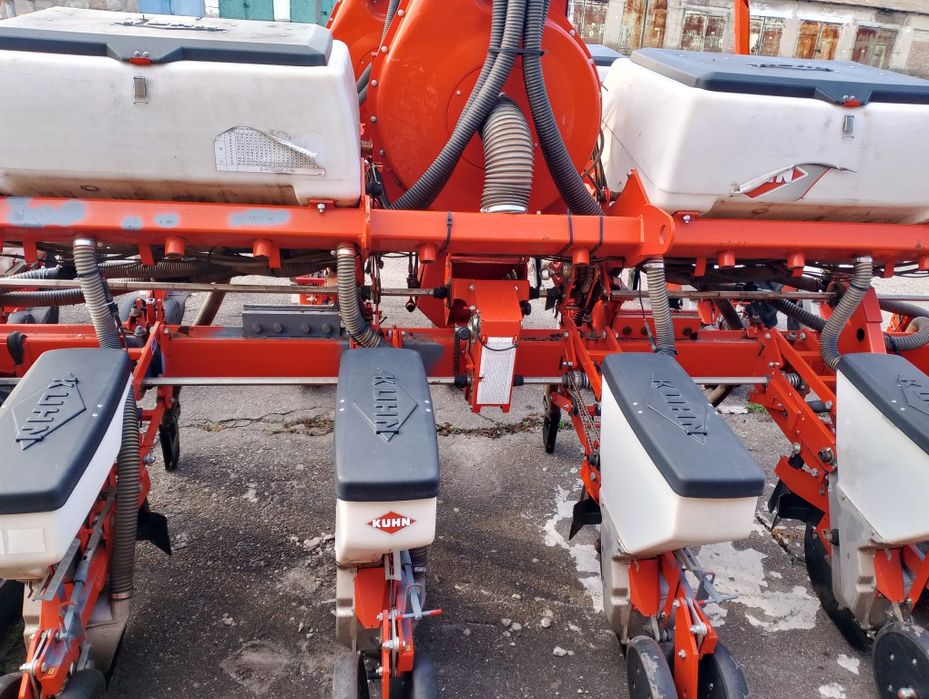 Продаєця сівалка кун плантер 3