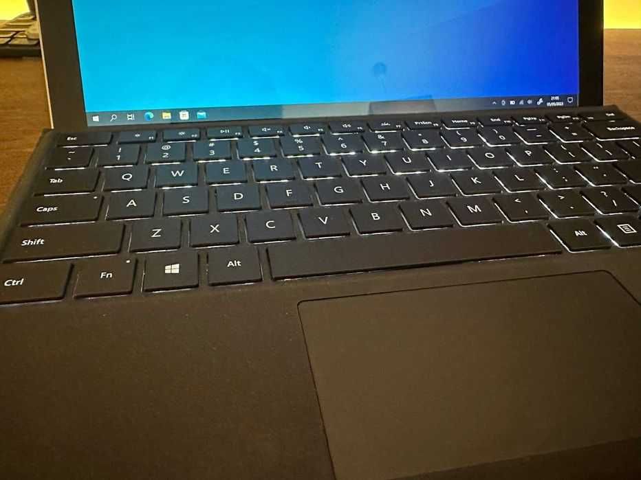 Microsoft Surface Pro 4 (Intel Core i5)