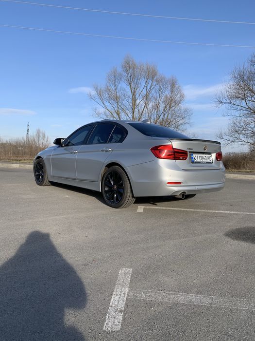 Продаю BMW 320i 2016год