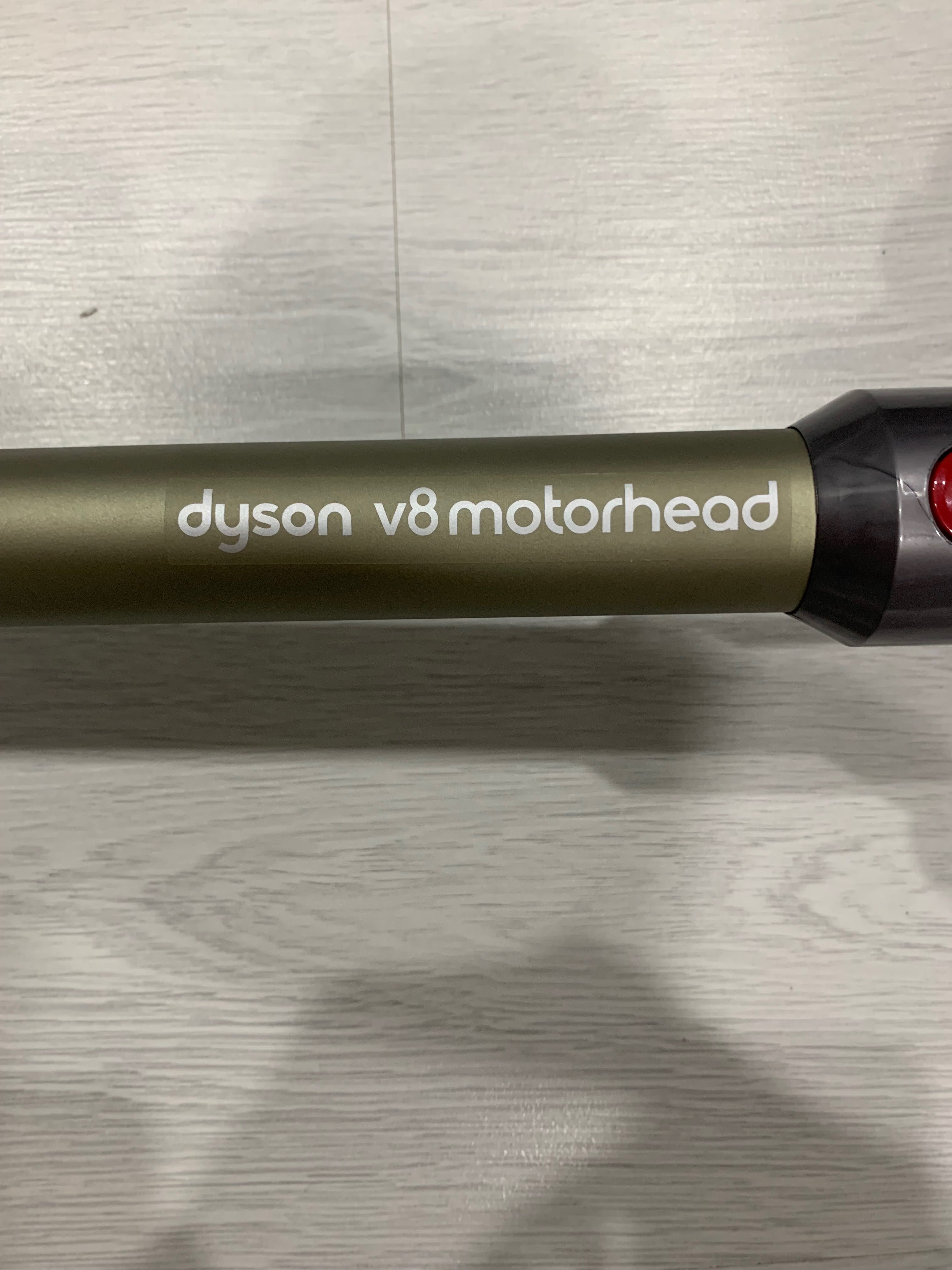 Пилосос акумуляторний Dyson v8