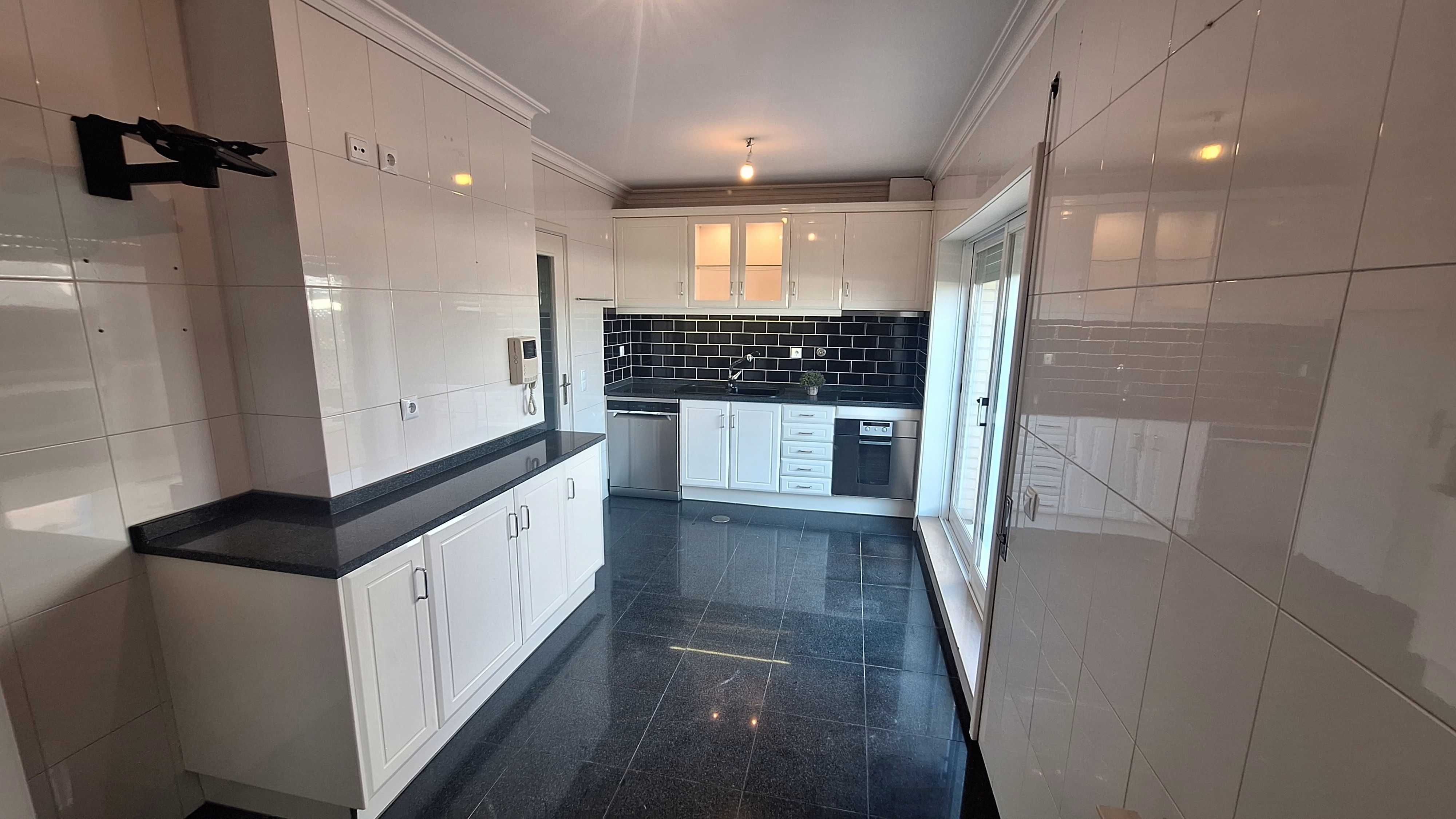 Penthouse T2+2(com janela) Renovado em Águas-Santas
