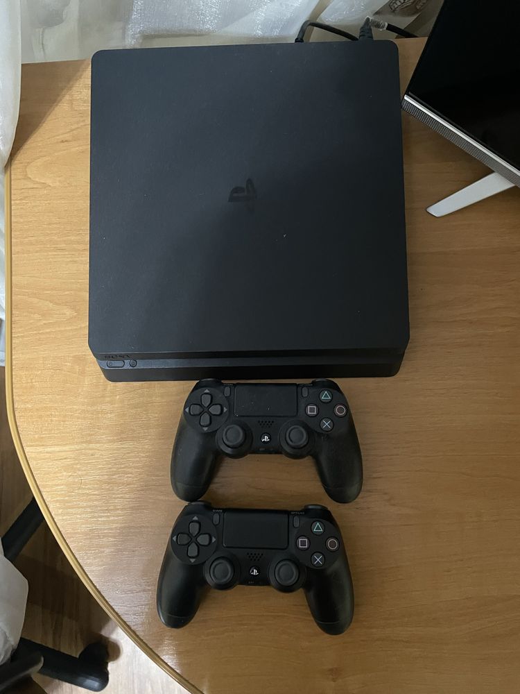 Продам playstation 4 slim 1tb