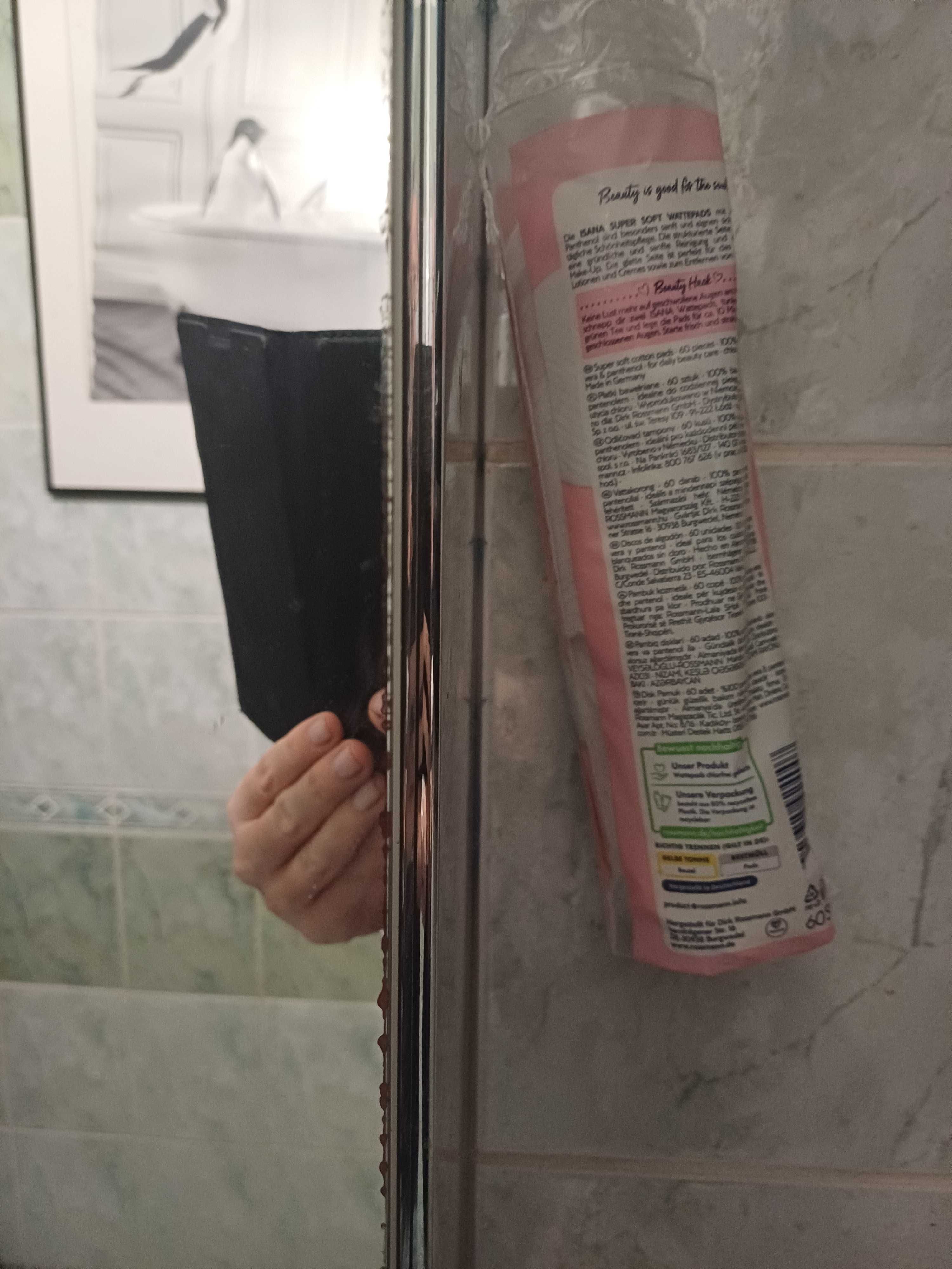 Szafka łazienkowa z lustrem i półakmi